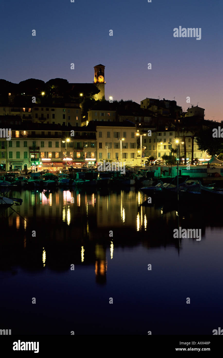 Vieux quartier du Suquet, dans la nuit, Cannes, Alpes-Maritimes, Côte d'Azur, French Riviera, France, Méditerranée Banque D'Images