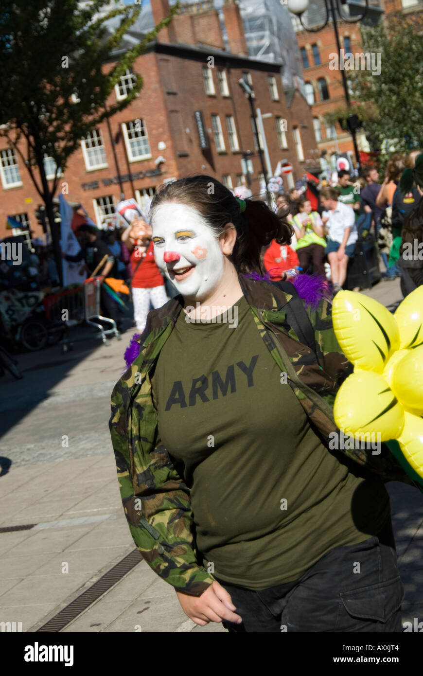Clown dans la manifestation contre la guerre de Manchester Banque D'Images