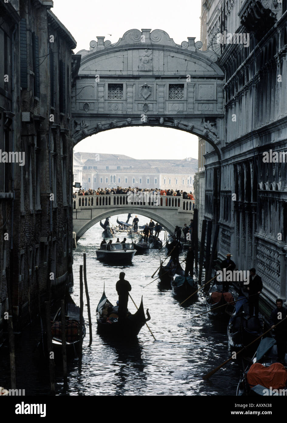 Venezia, Seufzerbrücke Gondeln, Banque D'Images