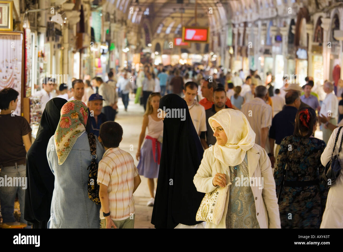 La région de Marmara, Istanbul, Turquie ; central avenue dans le Grand Bazar Kapali Carsi. Banque D'Images