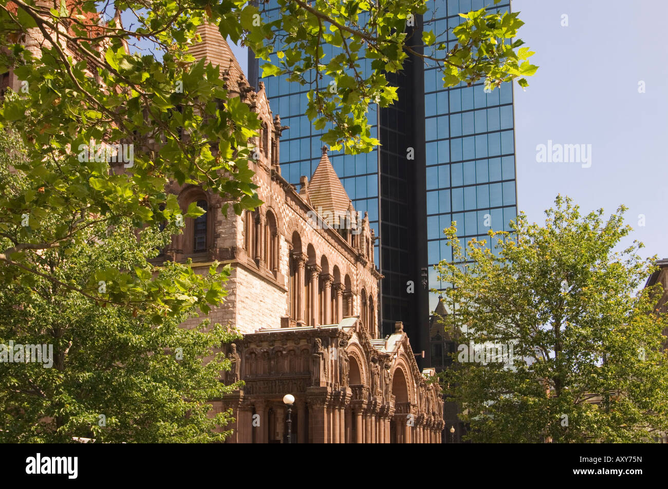 Église de la Trinité et la John Hancock Tower, Copley Square, Boston, Massachusetts, USA Banque D'Images