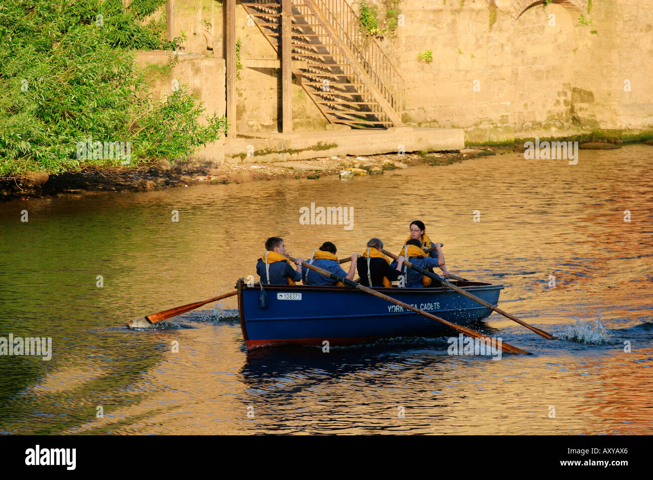 Les cadets de la région de York sur la rivière Ouse Banque D'Images