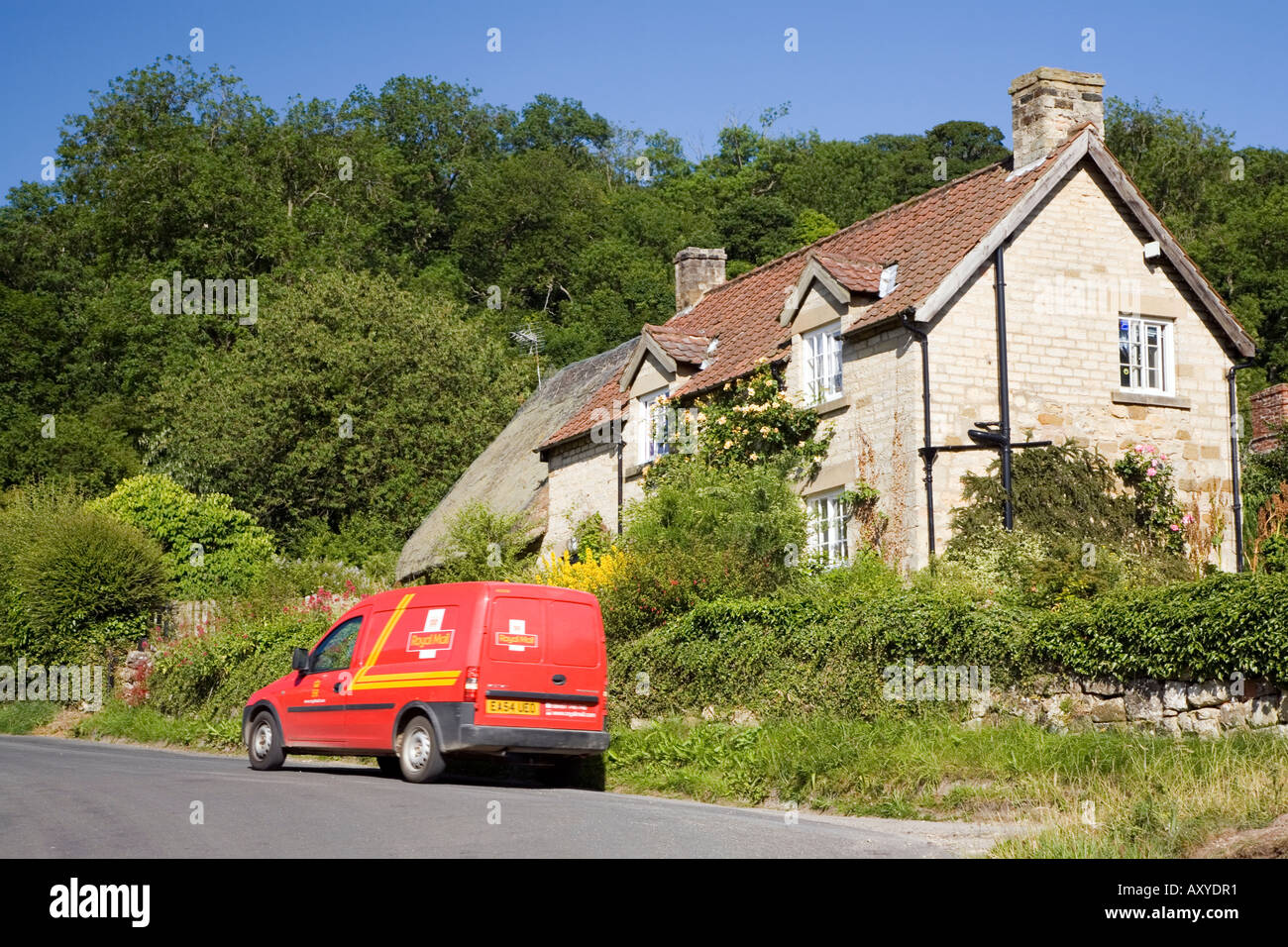 Cottage et du bureau de poste au Village van Rievaulx Yorkshire du Nord Banque D'Images