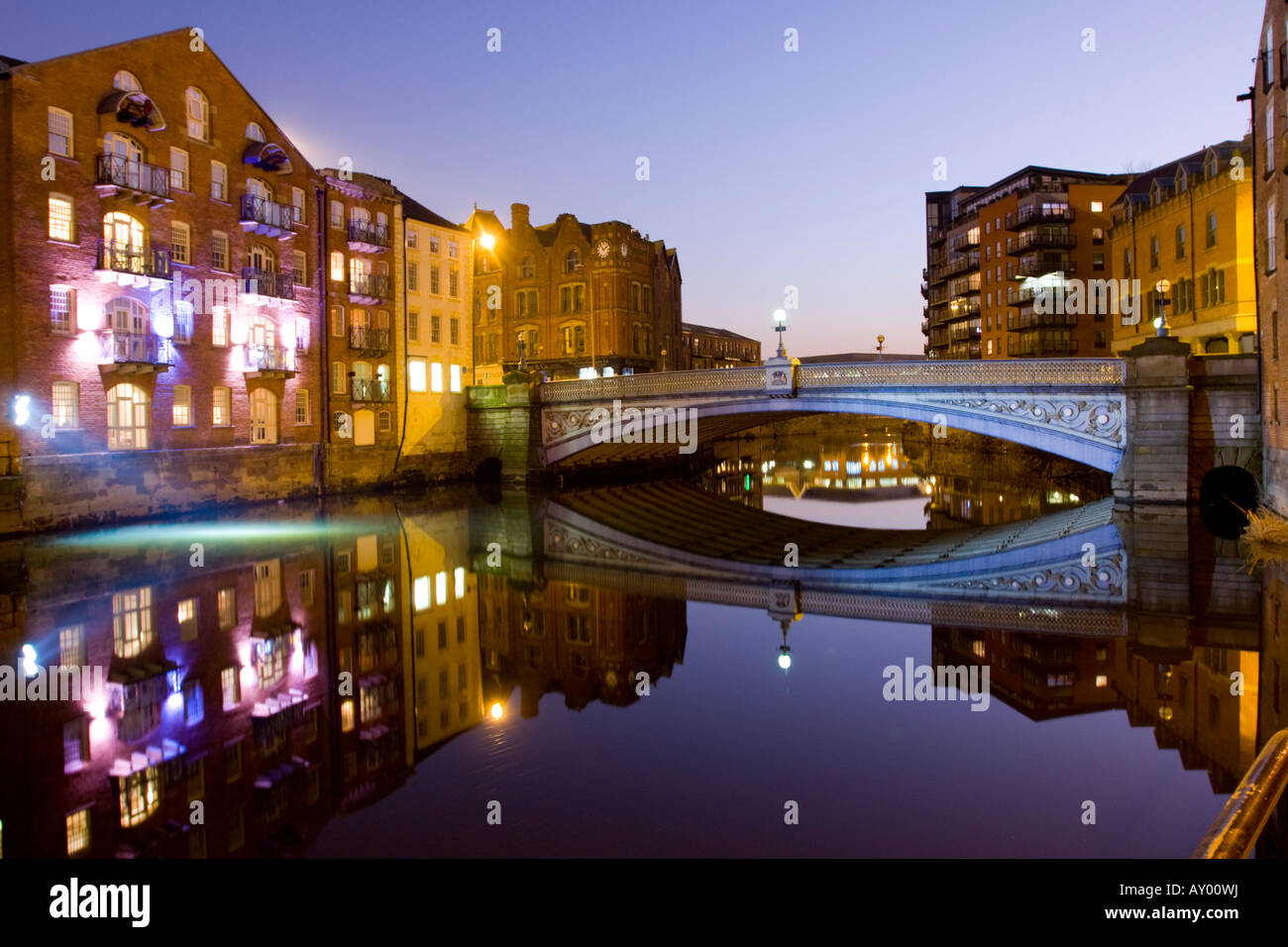 Pont Leeds West Yorkshire UK au crépuscule Banque D'Images