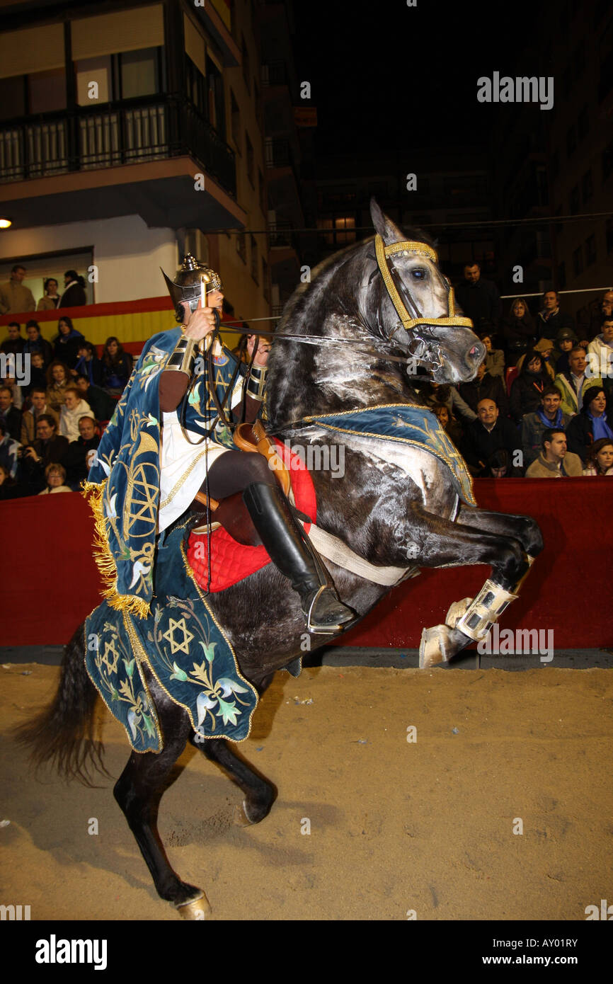 Homme à cheval dans la procession biblique le Vendredi saint, le Paso Blanco, Semana Santa, Lorca Banque D'Images