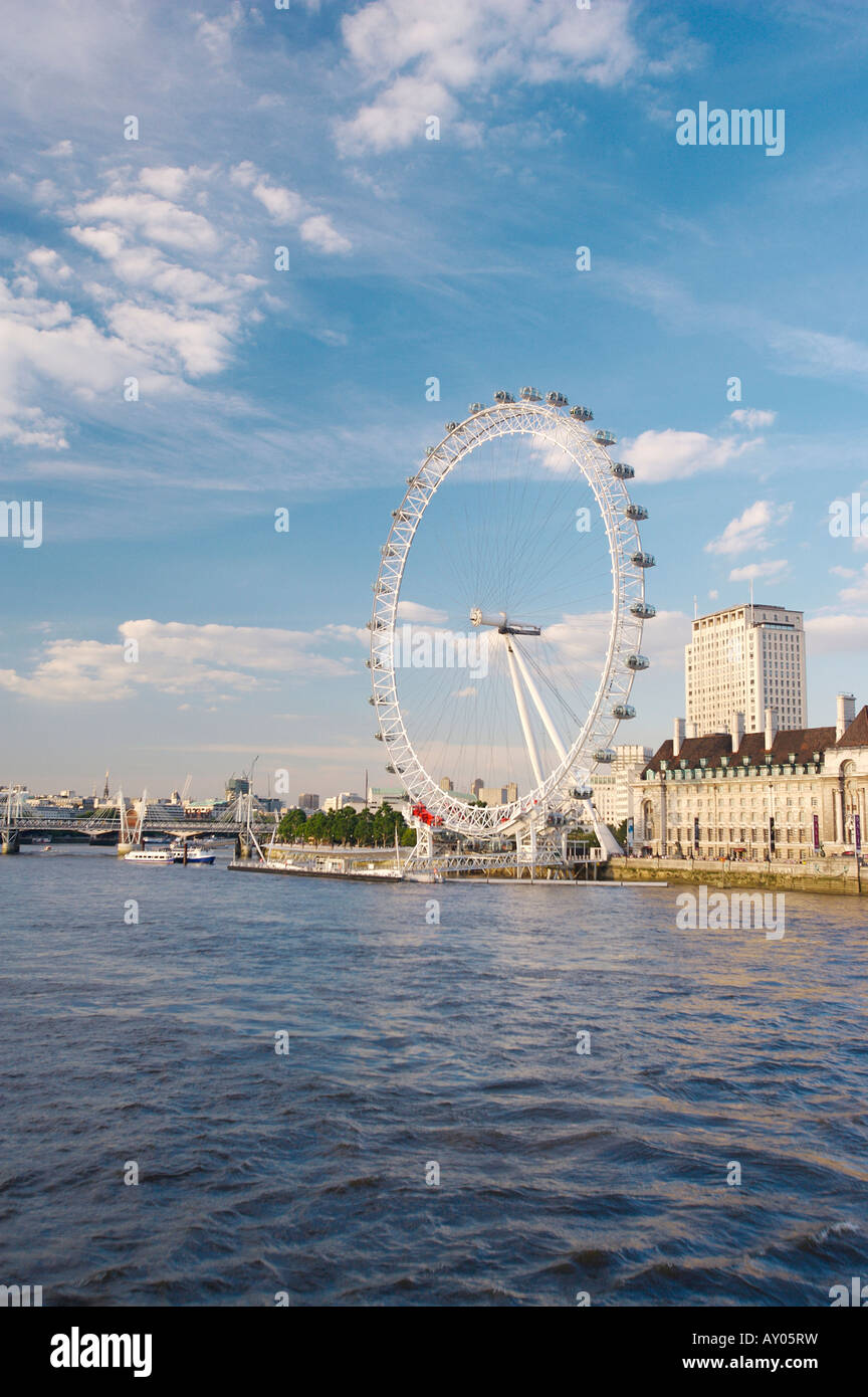 London Eye avec tamise en premier plan Banque D'Images