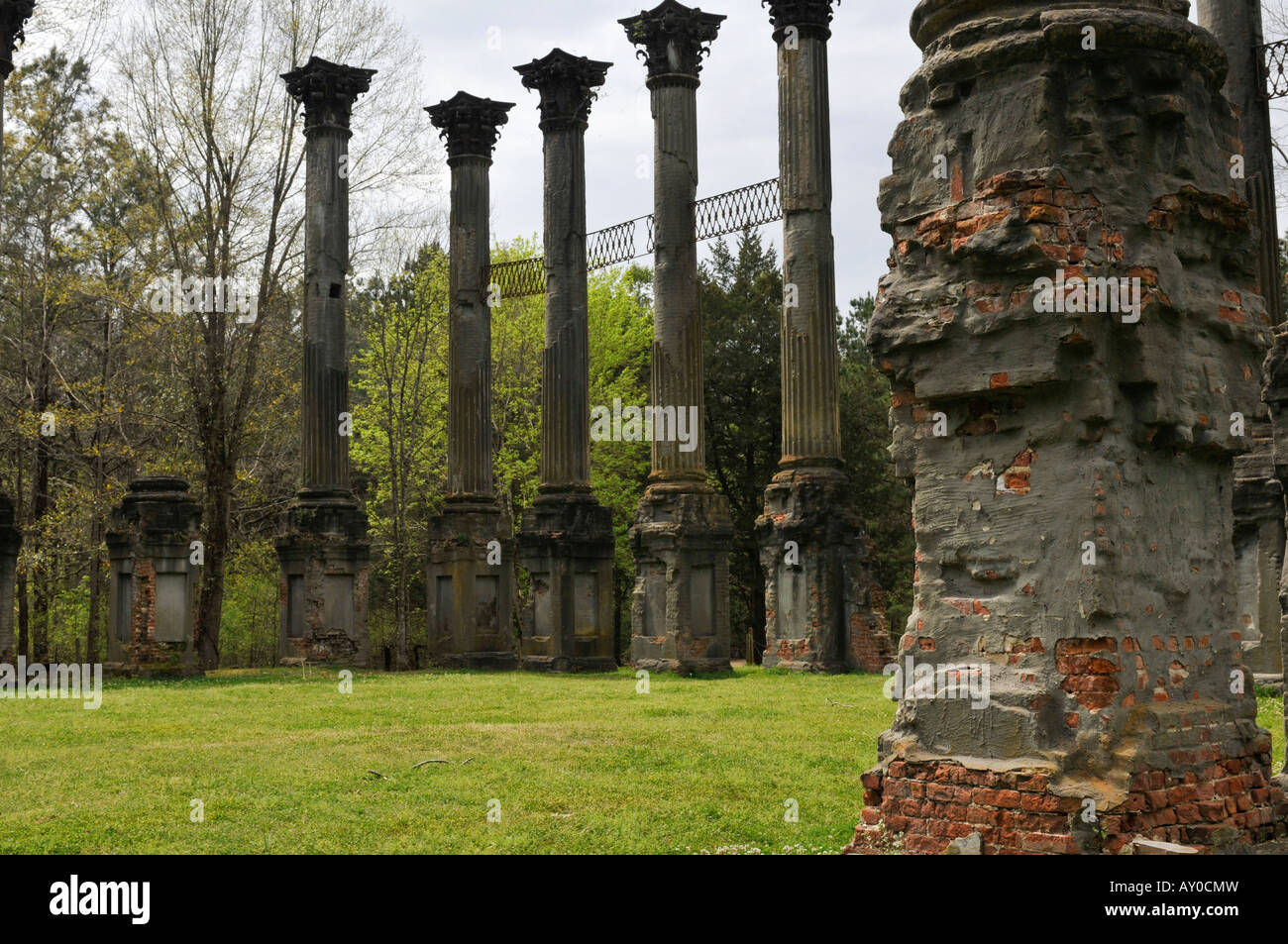 Les ruines de l'hôtel particulier de Windsor incendié en 1890 près de Port Gibson Mississippi Etats-Unis d'Amérique. Banque D'Images