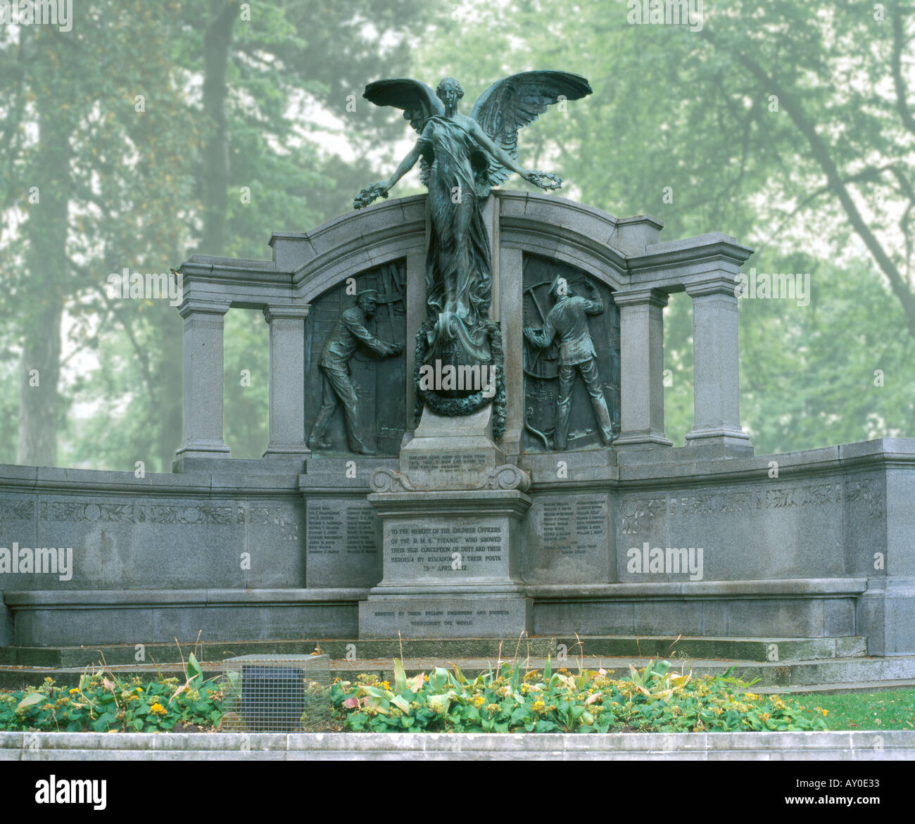 Le mémorial pour les ingénieurs du RMS Titanic dans East Park, Southampton, Angleterre Banque D'Images