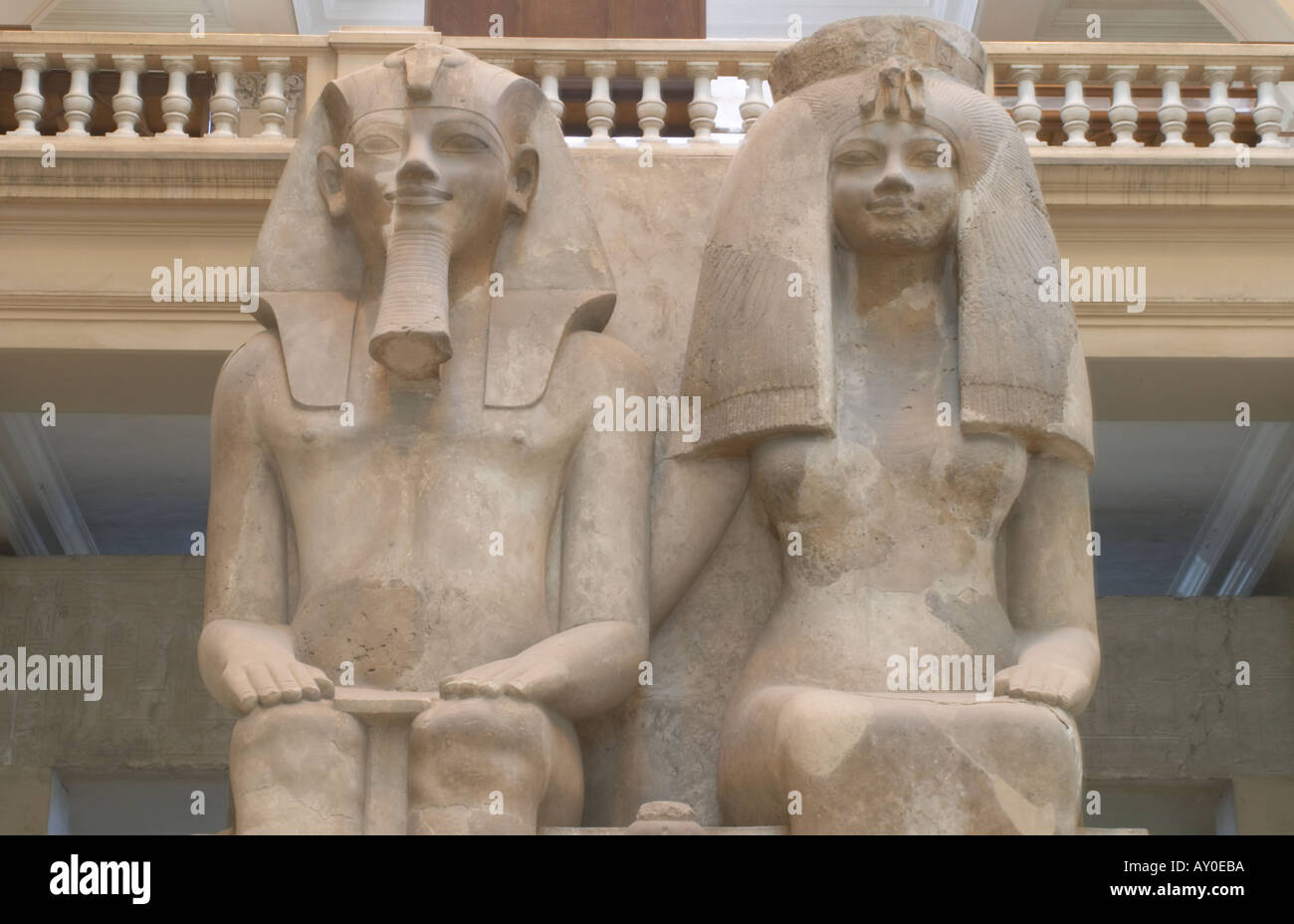 Aménophis III et la reine Tiyi statue au Musée du Caire Banque D'Images