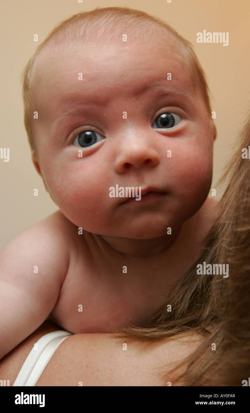 Bebes Ages De 7 Semaines Photo Stock Alamy