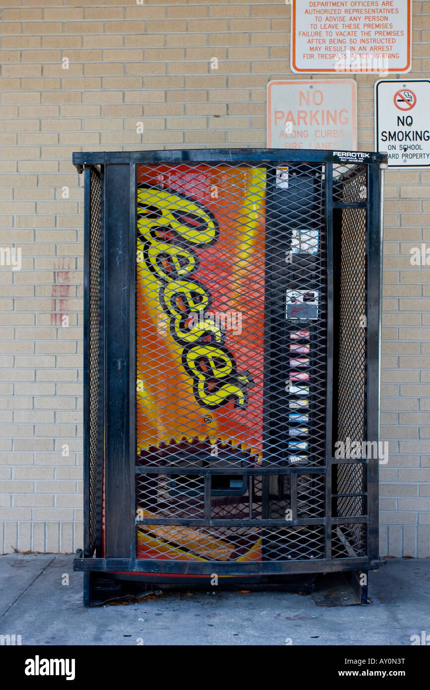 Lourdement blindés de soude et snack-Machine Banque D'Images