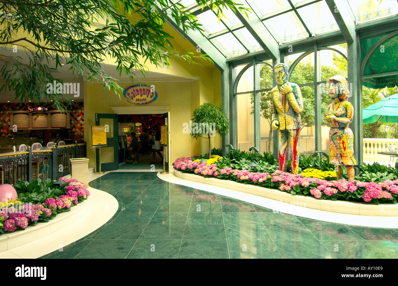 Beau Rivage Hotel Casino lobby intérieur avec des fleurs de capucines et de décor de Biloxi, Mississippi USA Banque D'Images