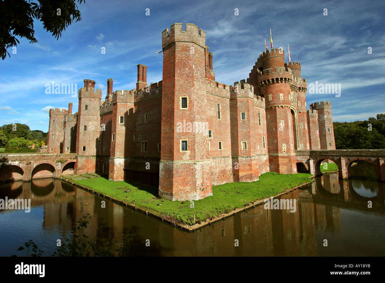 Château Herstmonceux au coin sud-ouest de Sussex les douves Banque D'Images
