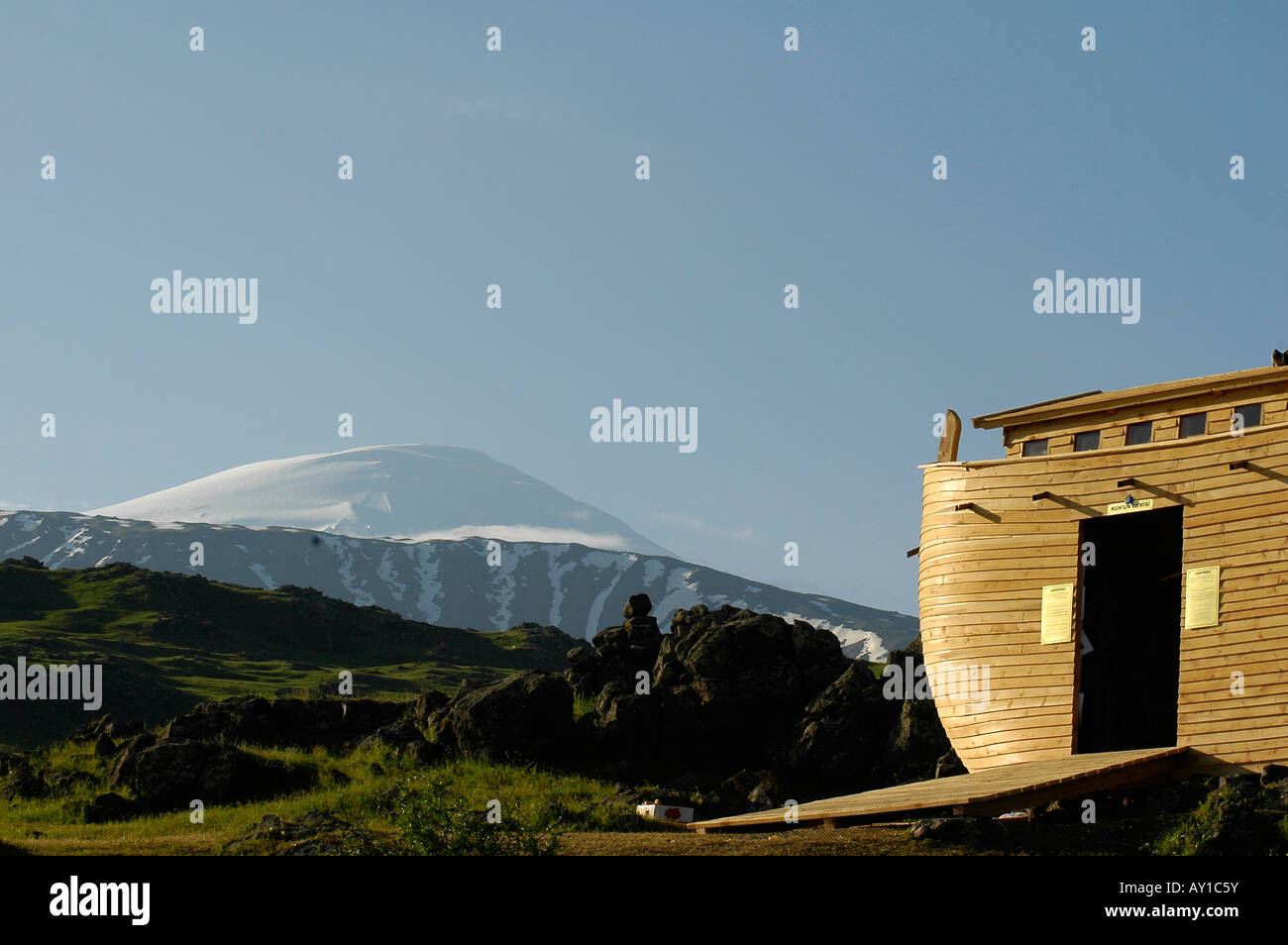 Mont Ararat Arche De Noe Une réplique de l'arche de Noé construit par Greenpeace sur le mont