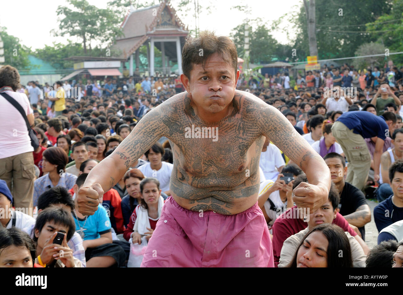 Le festival de tatouage qui a lieu chaque année à Wat Phra Nakhon Chaisi Thaïlande Banque D'Images