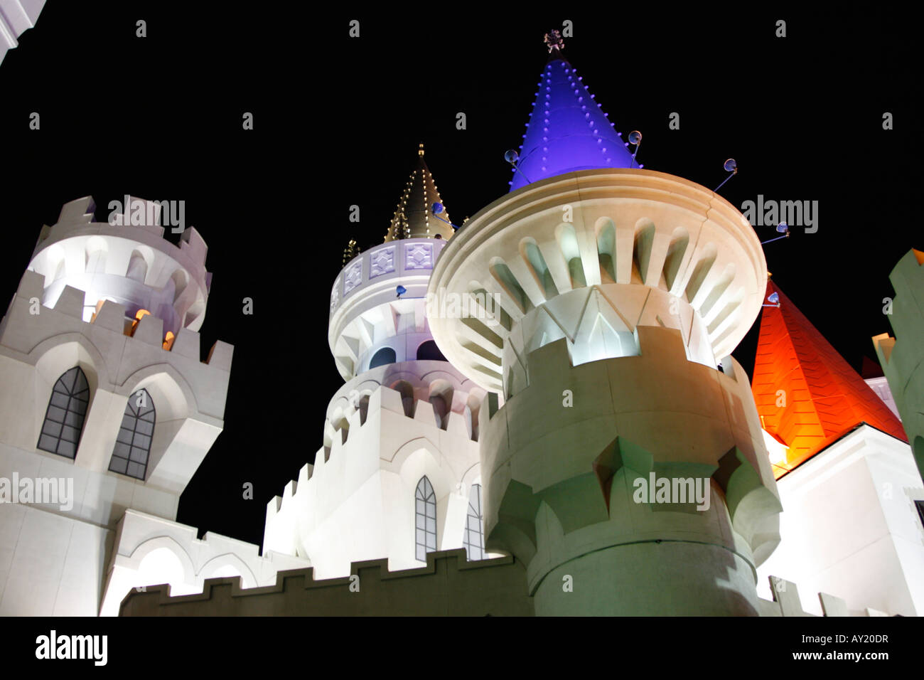 Une vue de l'hôtel et casino Aladdin prises la nuit à Las Vegas. Photo prise depuis le côté sud-est de l'immeuble. Banque D'Images