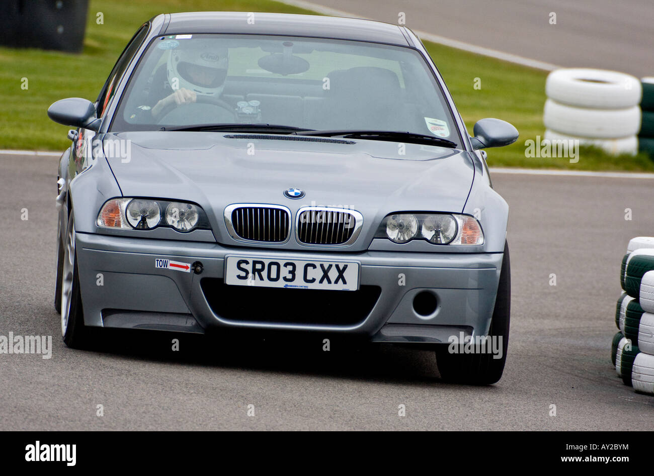 2003 BMW M3 CSL à la chicane au cours de l'GRRC Sprint du Printemps à Goodwood, Sussex, UK. Banque D'Images