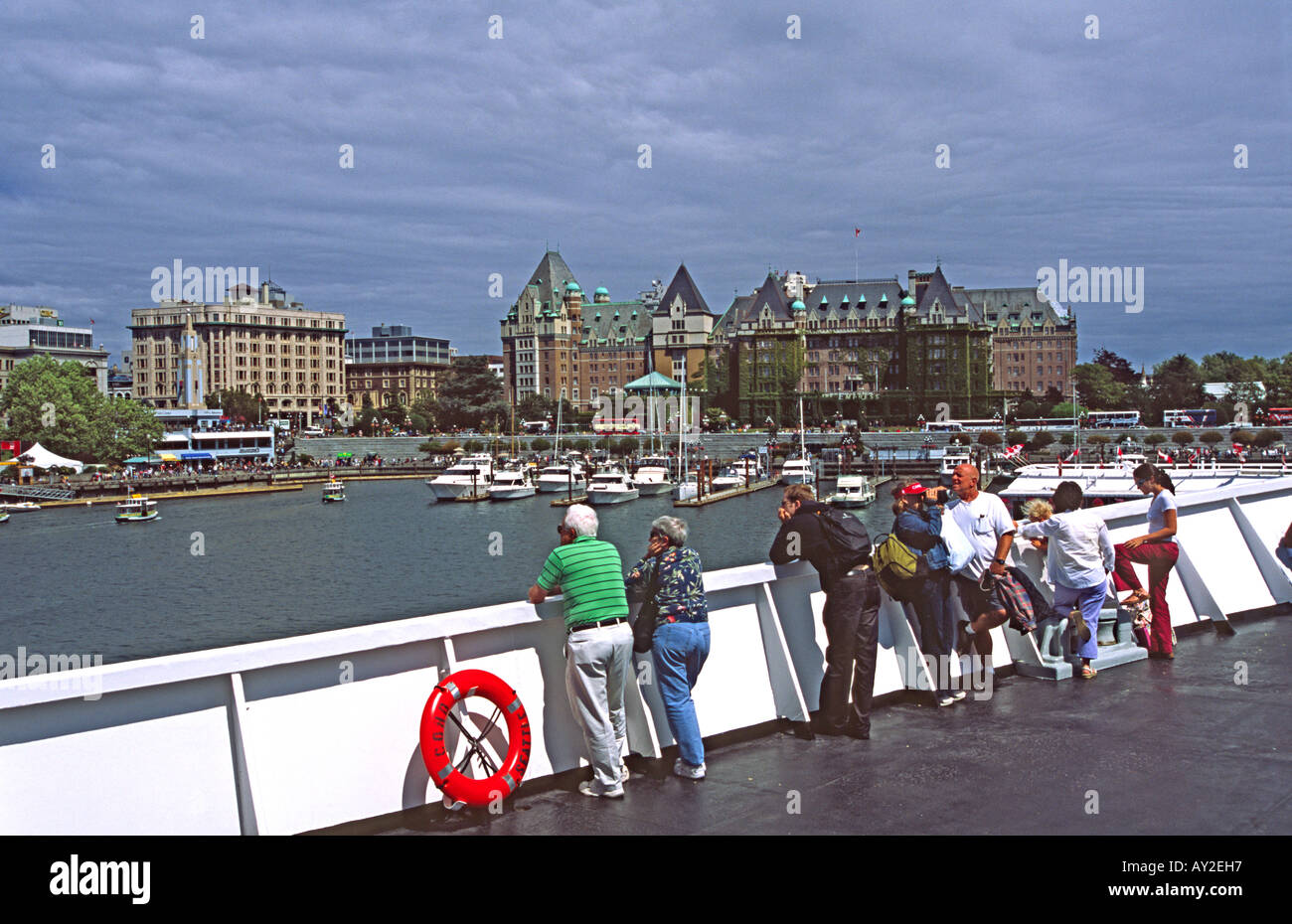 L'Hôtel Fairmont Empress à Victoria, Colombie-Britannique, Canada vue depuis le pont du ferry Coho. Banque D'Images