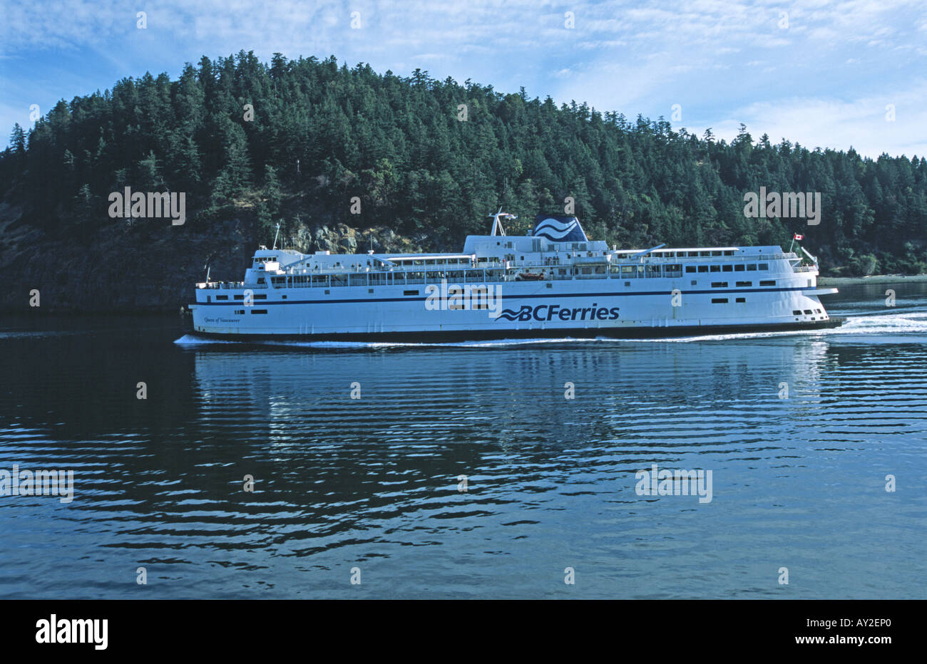 La BC Ferries bateau Queen of Vancouver navigue sur le passage entre pittoresque Tsawassen et Swartz Bay. Banque D'Images