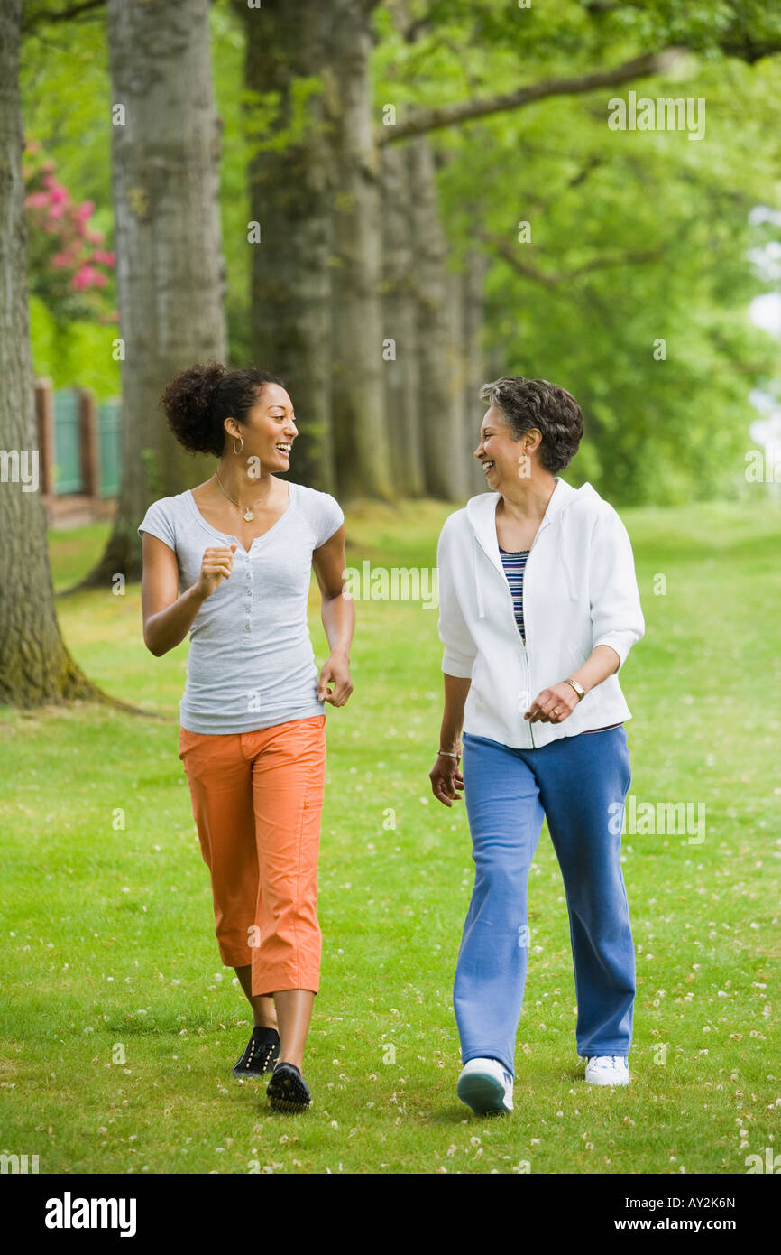 African American mother and daughter walking in park Banque D'Images