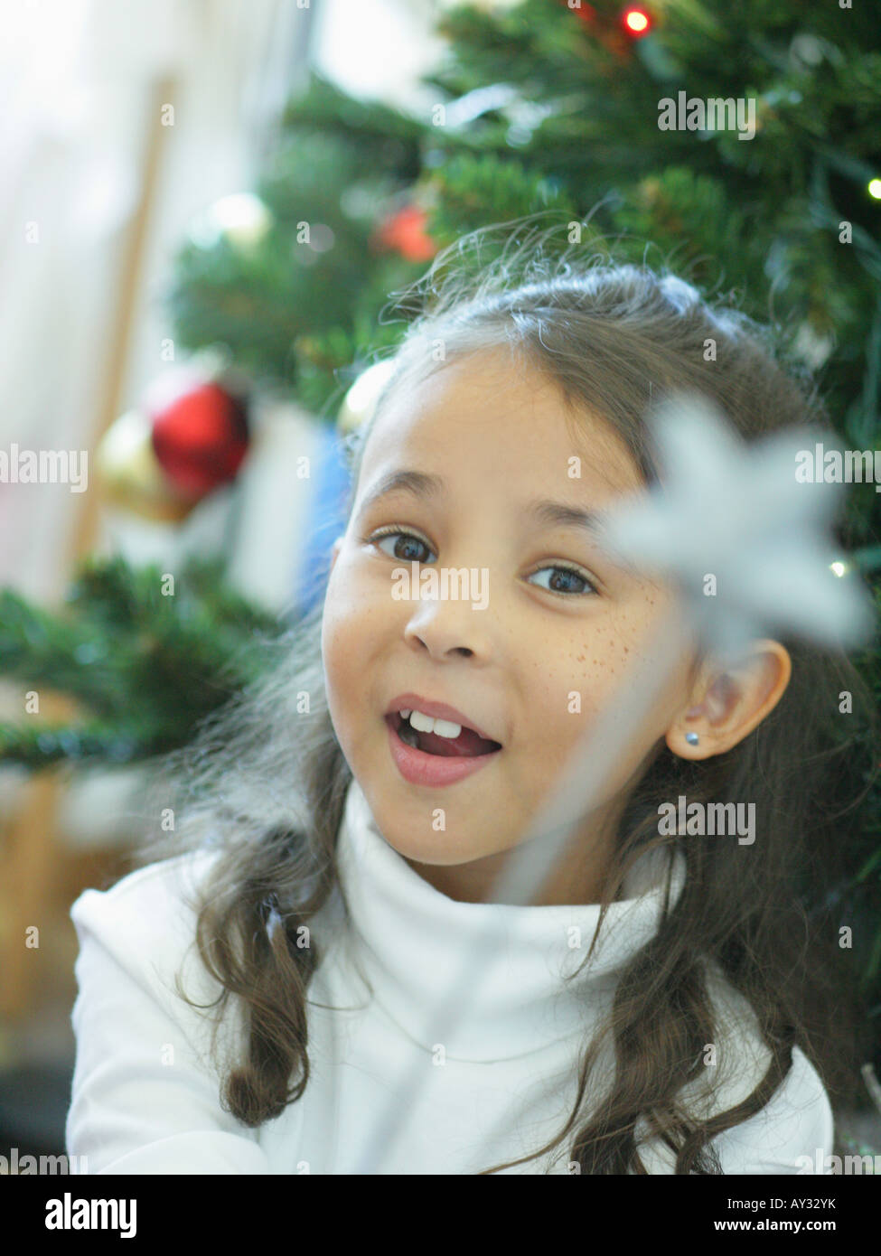 Portrait d'une jeune fille tenant une baguette magique Banque D'Images