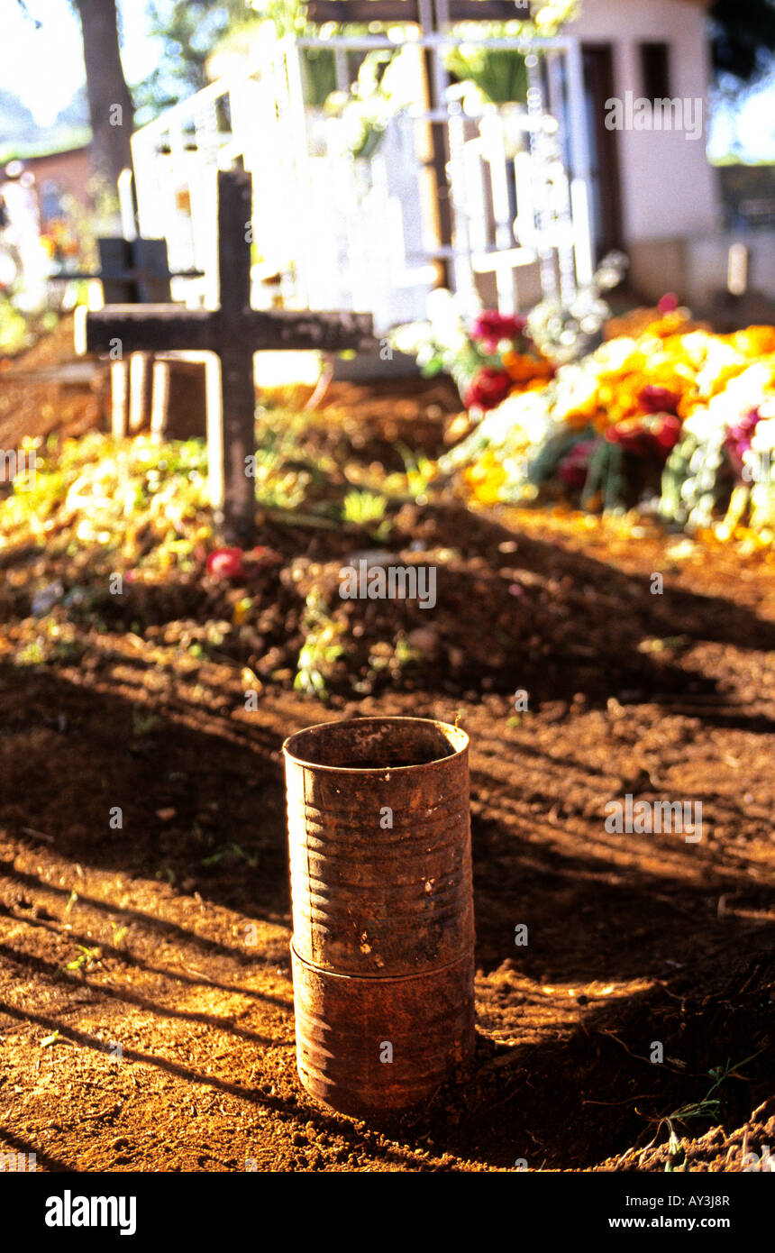 Tombes décorées dans le cementary du village de Patzcuaro Mexique Etat Banque D'Images