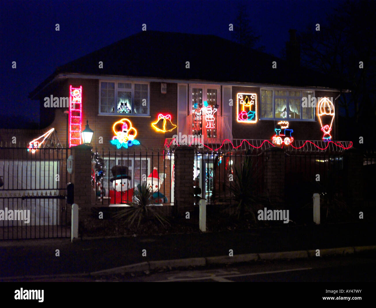 Maison décorée pour Noël en Angleterre Banque D'Images