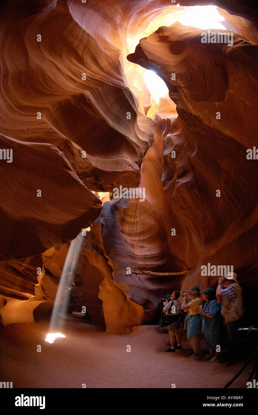 Essayer d'obtenir des pix Antelope Canyon s célèbre puits de lumière près de la page AZ Banque D'Images