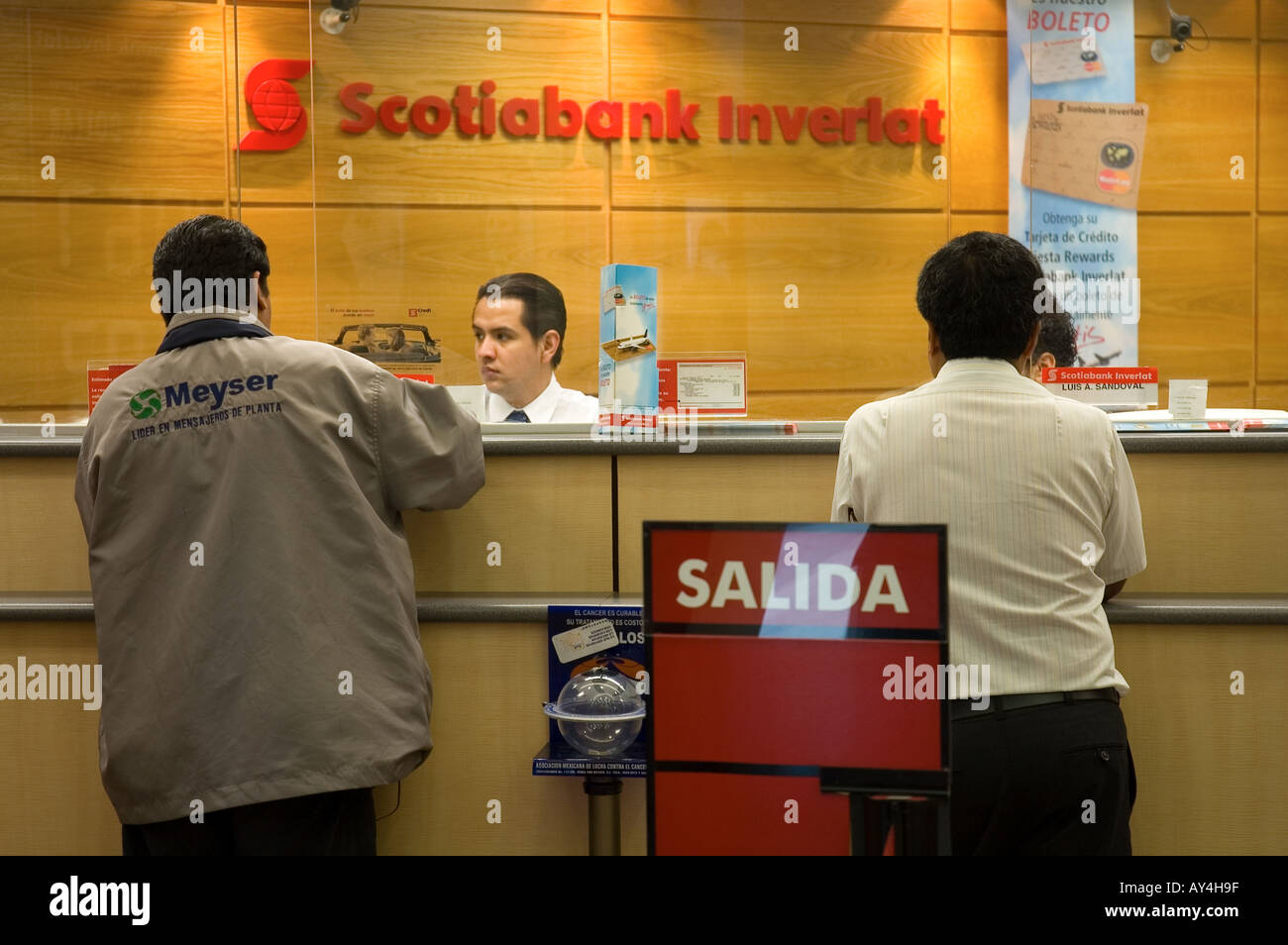 Scotiabank Inverlat les clients et employés de banque à banque succursale dans la ville de Mexico Banque D'Images