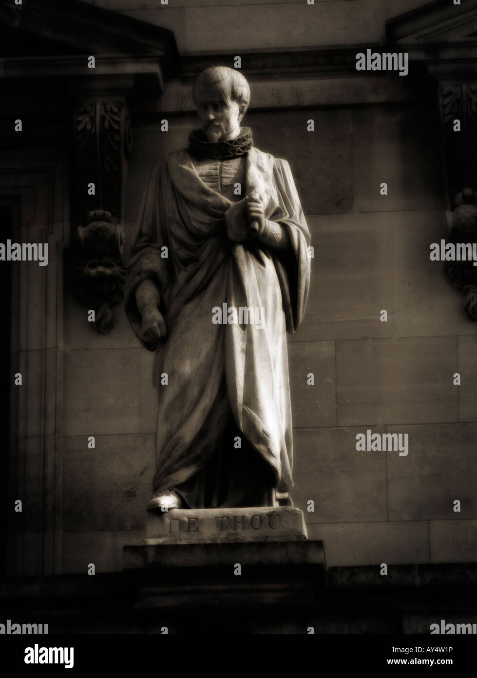 Galerie de statues dans la cour du Musée du Louvre. Paris. France Banque D'Images