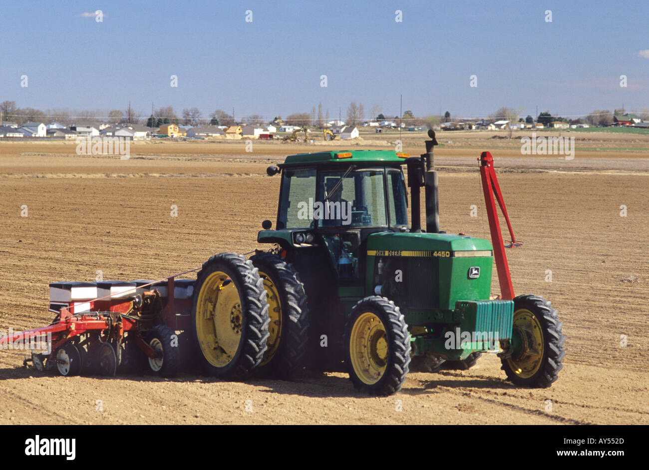 Tracteur John Deer utilisée pour planter du maïs sur ferme près de Nampa Idaho Banque D'Images