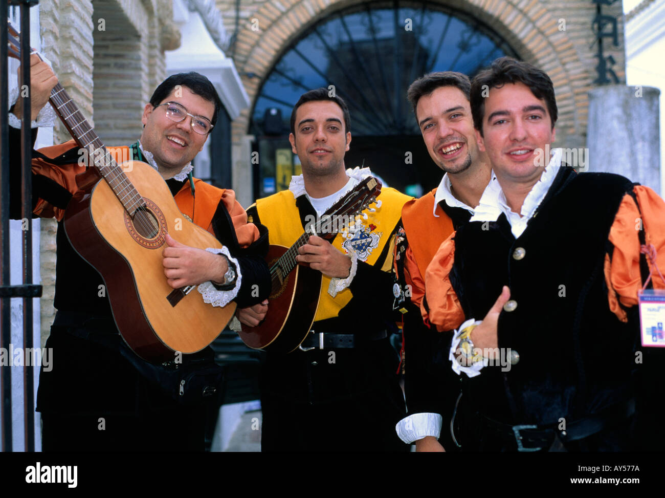 Des musiciens de rue de l'université espagnole thonidés Espagne Banque D'Images