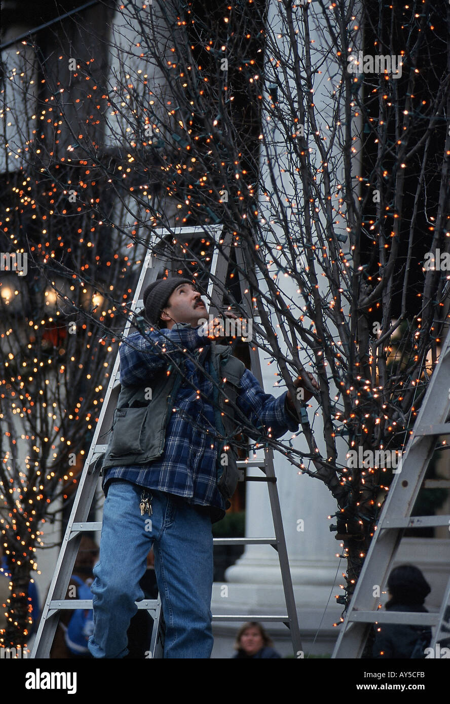 USA New York City 1999 décoration de Noël devant le Grand Plaza Hotel Banque D'Images