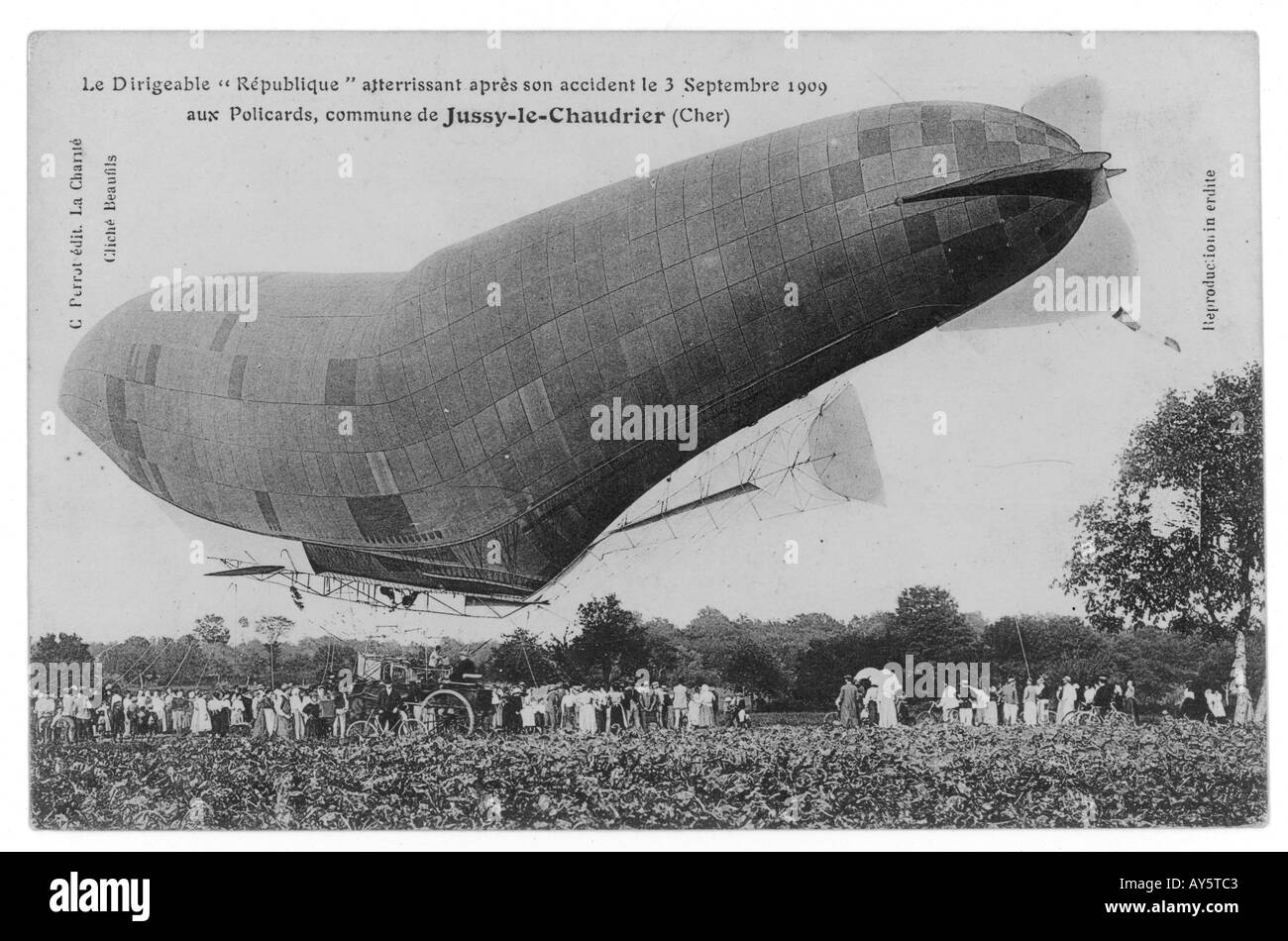 An airship accident Banque de photographies et d'images à haute résolution  - Alamy