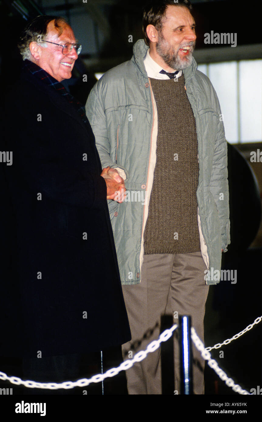 19 11 91 UK Terry Waite retourne au Royaume-Uni après avoir été pris en otage à Beyrouth pour 5 ans Banque D'Images