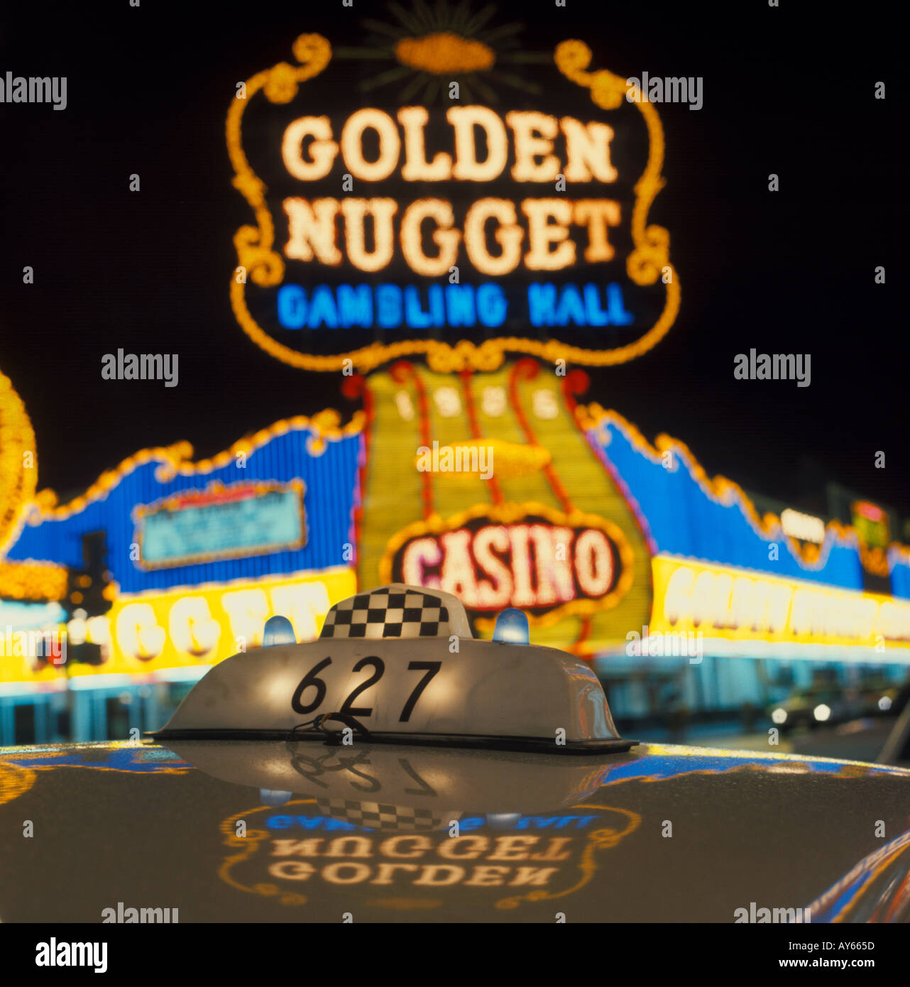 Golden Nugget casino et de taxi à Las Vegas NEVADA USA dans la nuit Banque D'Images