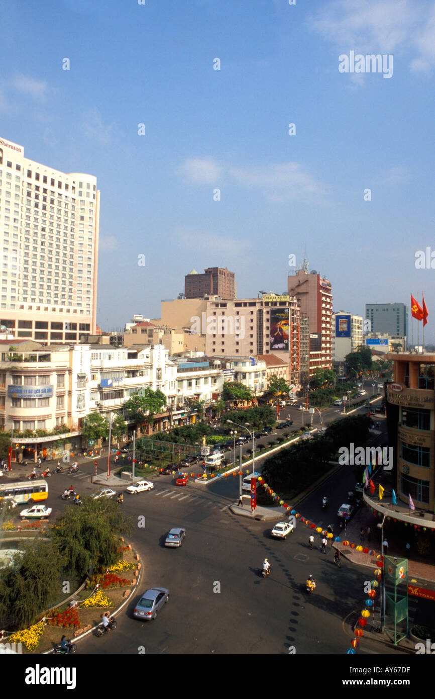 La circulation moderne de l'hôtel Rex Rue Le Loi Nguyen Hue à Ho Chi Minh City Saigon Vietnam Banque D'Images