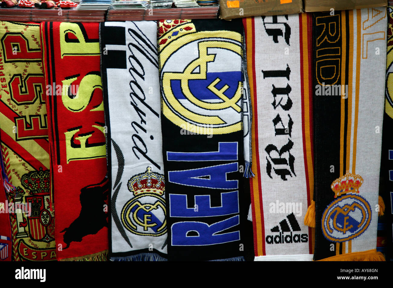 Les écharpes de football espagnol, Madrid, Espagne Banque D'Images