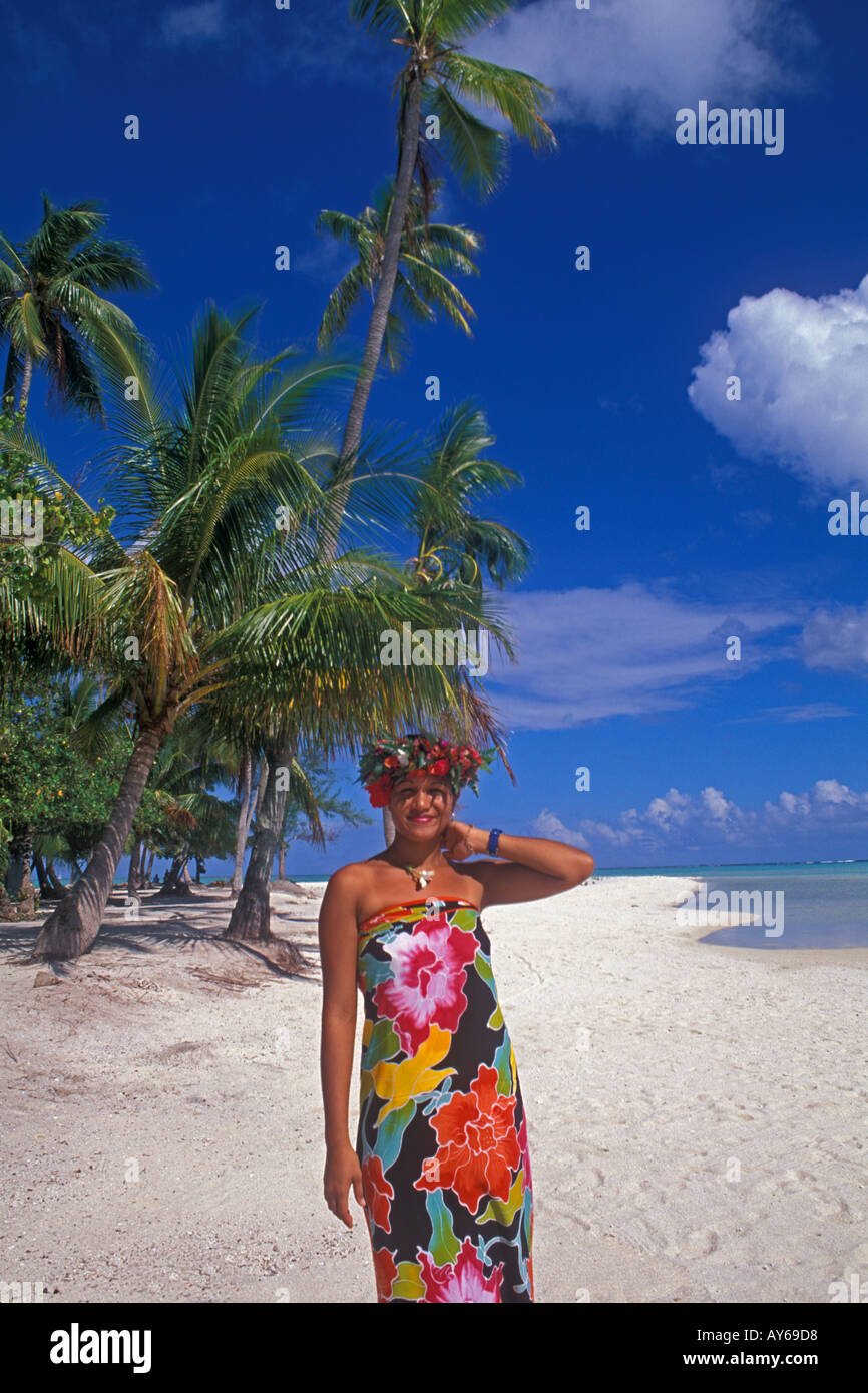 Belle Femme en costume national Bora Bora Tahiti Polynésie Française Photo  Stock - Alamy