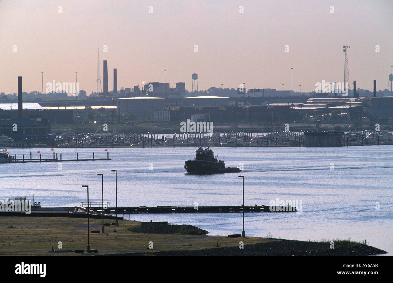 Tugboat travaille à port de Baltimore Maryland, United States Banque D'Images