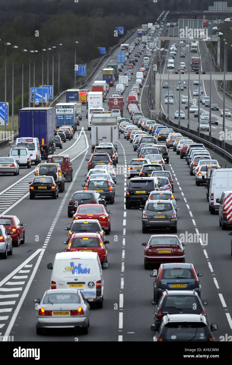 Les FILES D'ATTENTE DE TRAFIC SUR L'autoroute M6, PRÈS DE LA SORTIE 11,CANNOCK, Staffordshire, Angleterre, Royaume-Uni. Banque D'Images