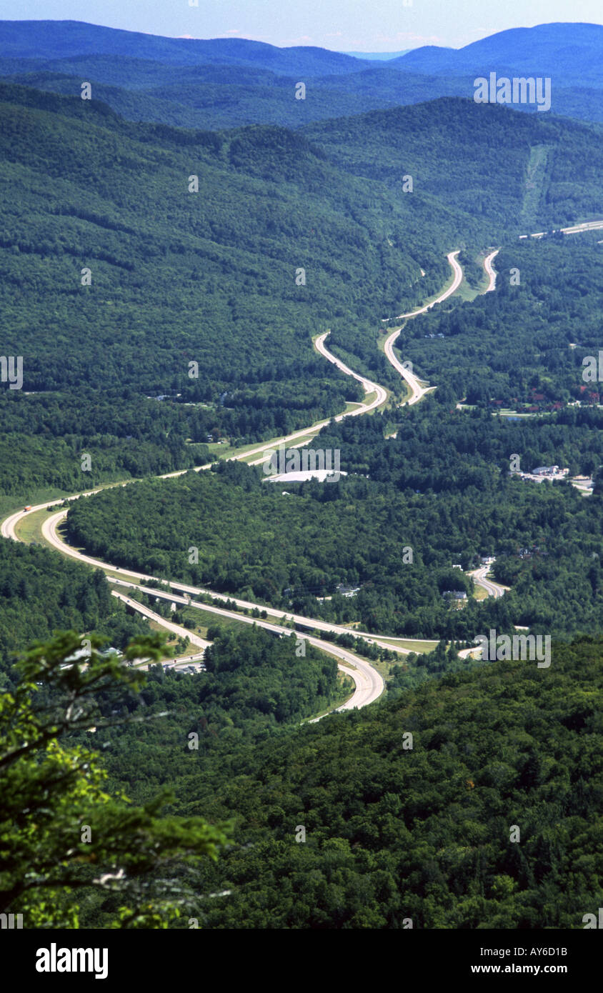 L'Interstate 93 à travers boucles Franconia Notch dans les Montagnes Blanches du New Hampshire, United States Banque D'Images