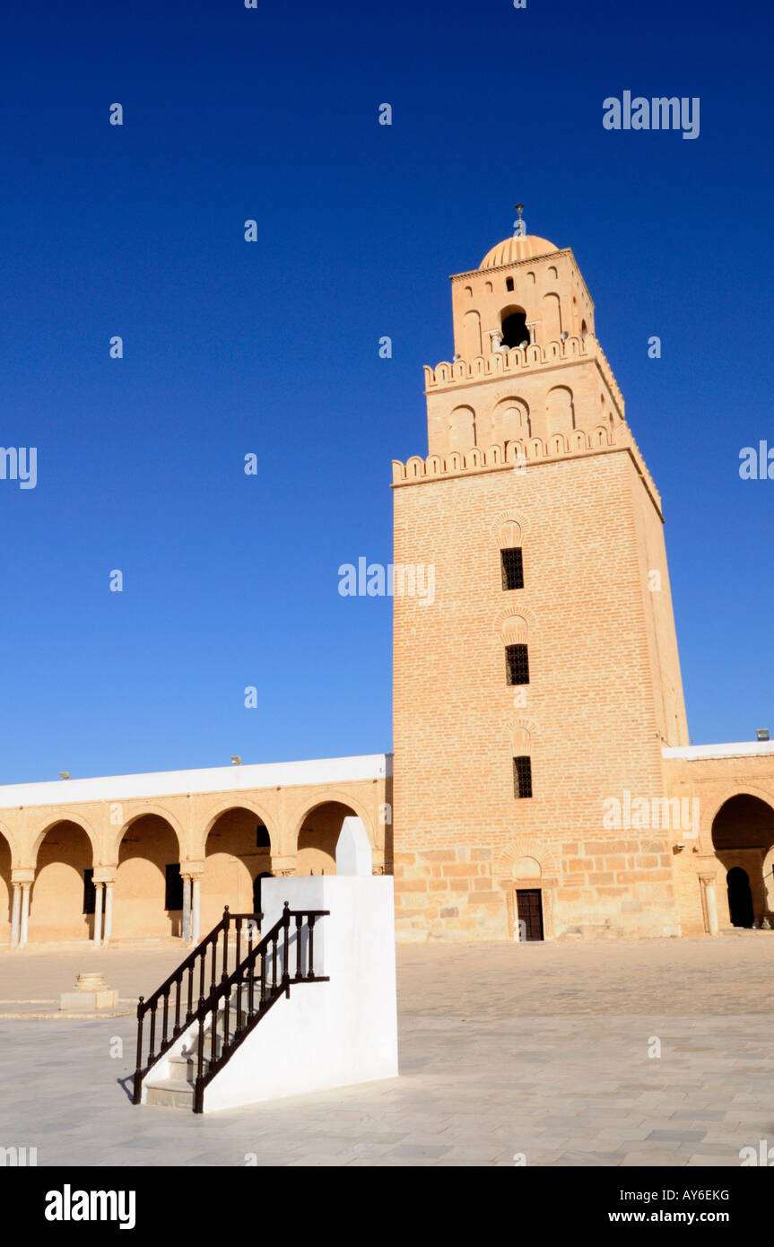 Cadran solaire et Minaret de la grande mosquée de Kairouan, Tunisie Banque D'Images