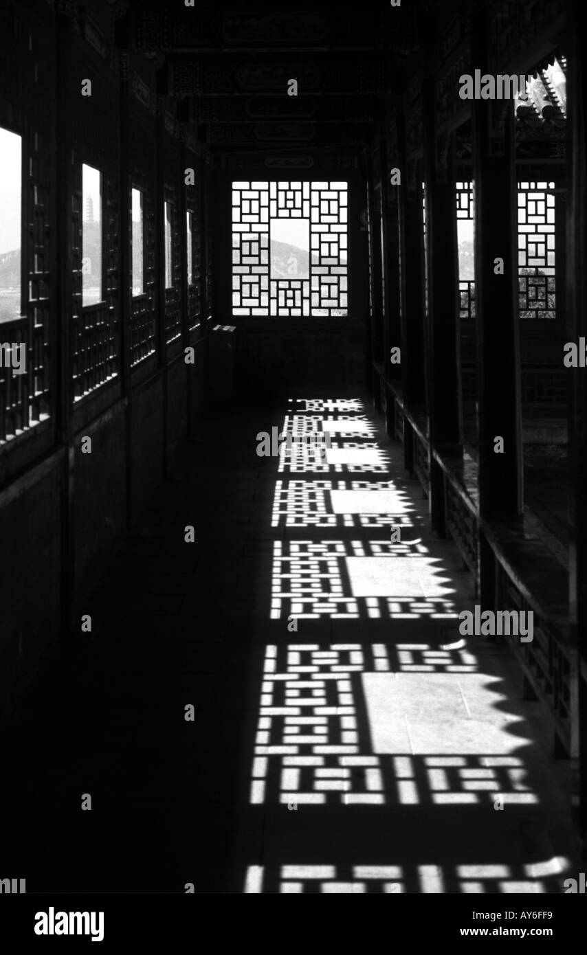 Palais d'été de Beijing La fenêtre 2 - étude en monochrome Banque D'Images