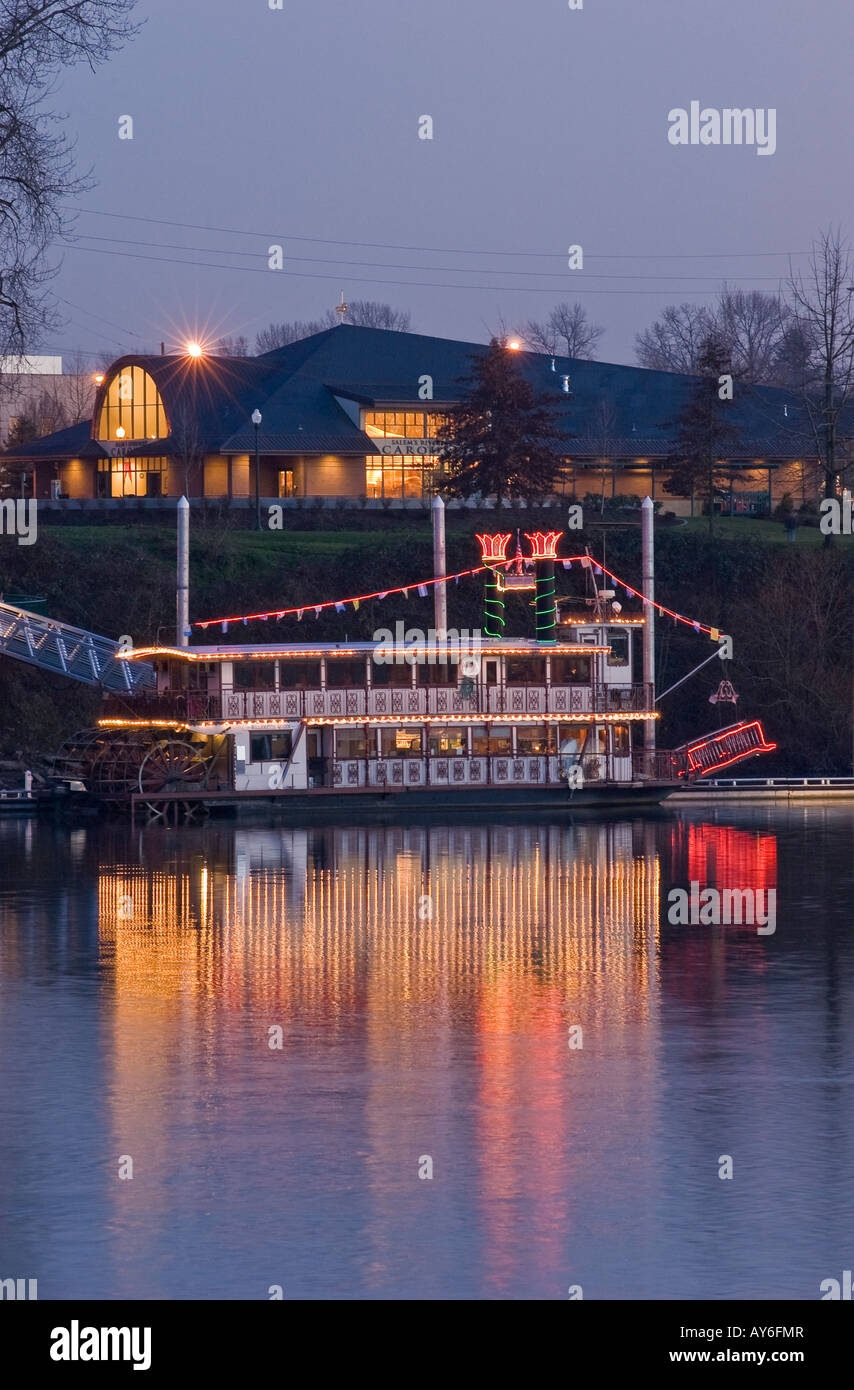 Bateau à aubes et Reine Willamette Manège en bord Salems Riverfront Park Salem Oregon Banque D'Images