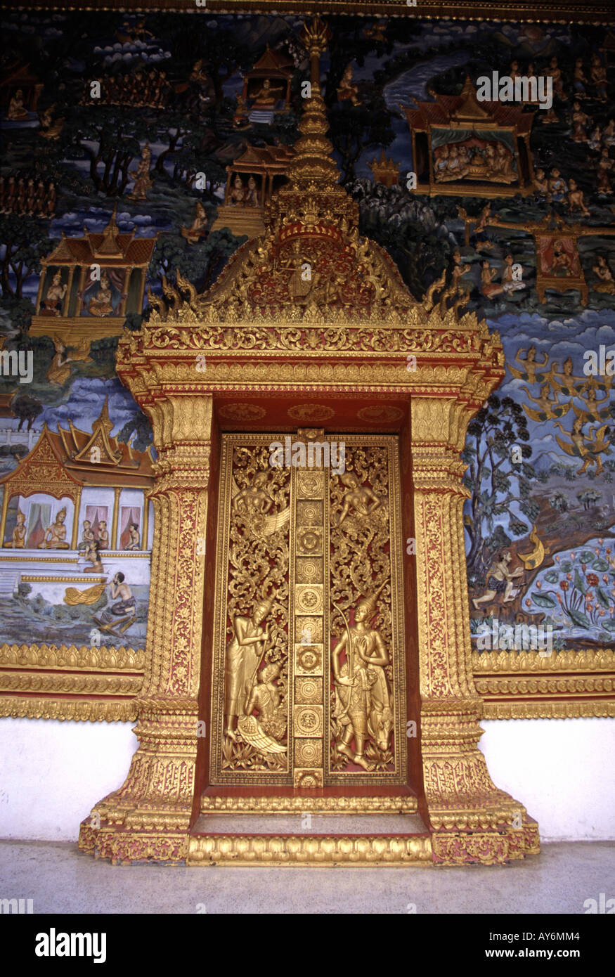 Les portes d'or de Wat Xieng Thong à Luang Prabang au Laos Banque D'Images