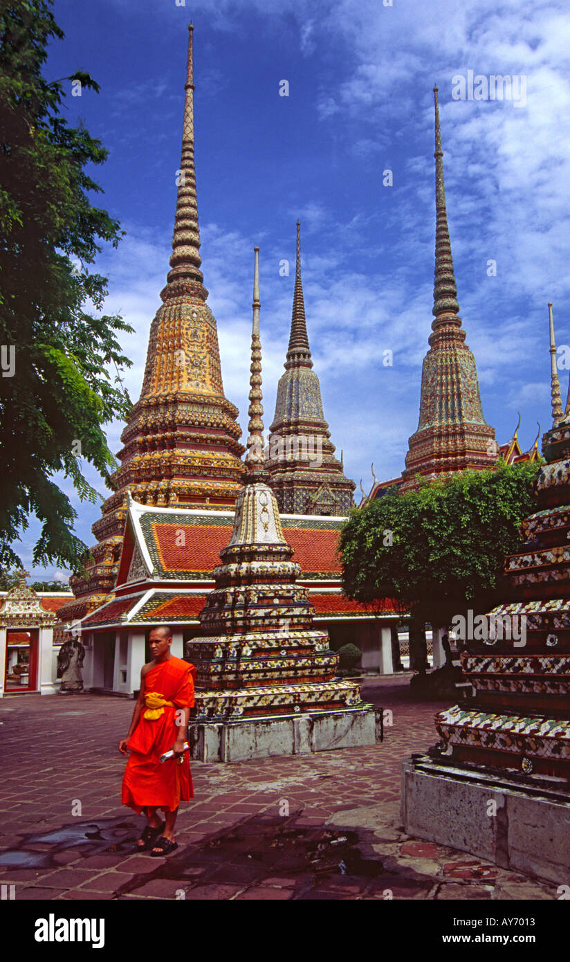 Le moine bouddhiste au Temple de Wat Pho à Bangkok en Thaïlande Banque D'Images