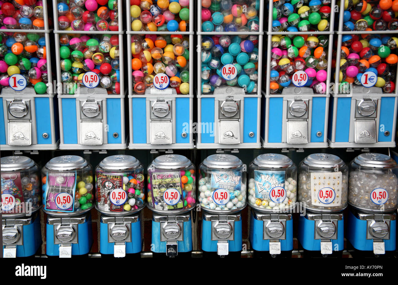 Distributeur automatique de bonbons Banque d'images détourées - Alamy