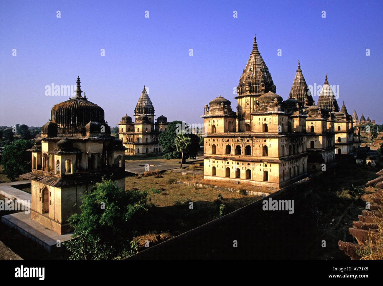 Des palais désertés à Orchha en état de Madhya Pradesh en Inde Banque D'Images Des palais désertés à Orchha en état de Madhya Pradesh en Inde Banque D'Images