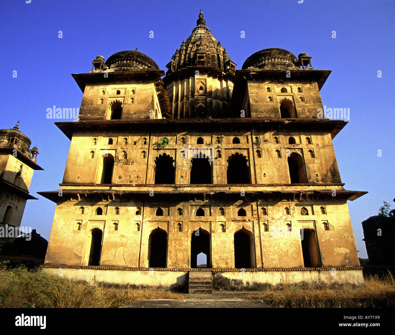 Palais désertes à Orchha en état de Madhya Pradesh en Inde Banque D'Images Palais désertes à Orchha en état de Madhya Pradesh en Inde Banque D'Images